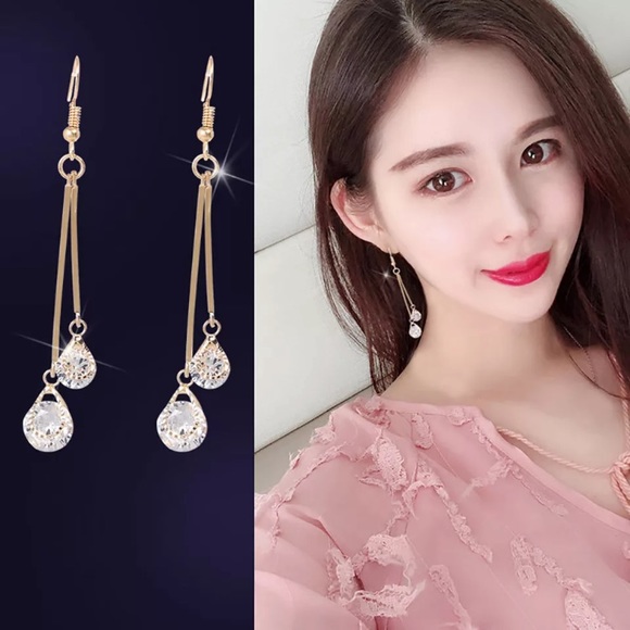 Beautiful Crystals Earrings - Picture 2 of 4